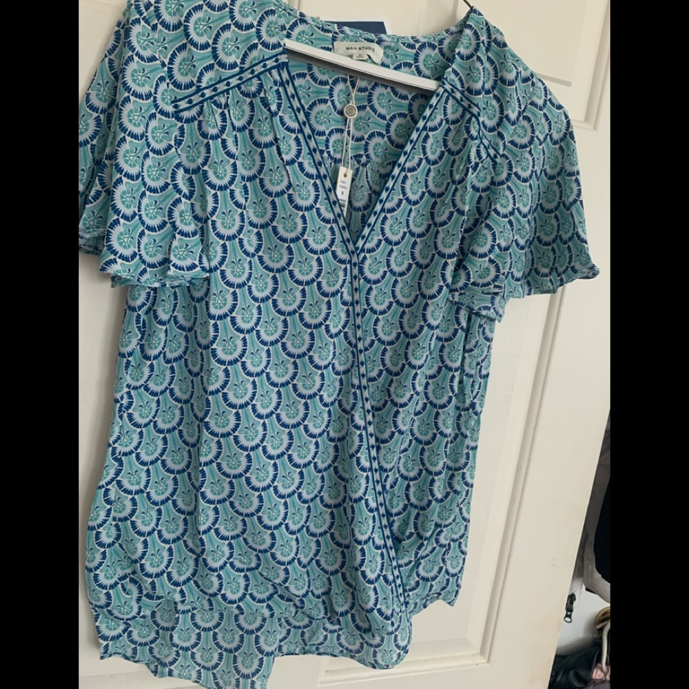 * New Max Studio short Flutter Sleeve Top Blouse SZ Medium *